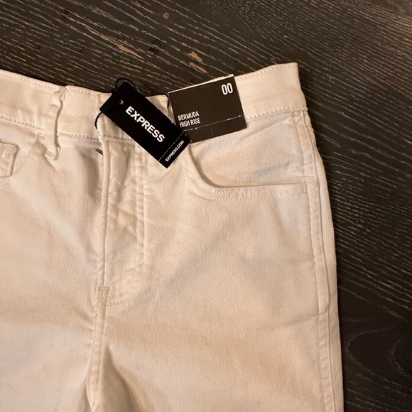 EXPRESS Bermuda High Rise Shorts w/ frayed hem size 00 NEW - Picture 3 of 11